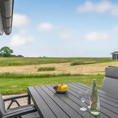 Three-bedroom In Holiday home *