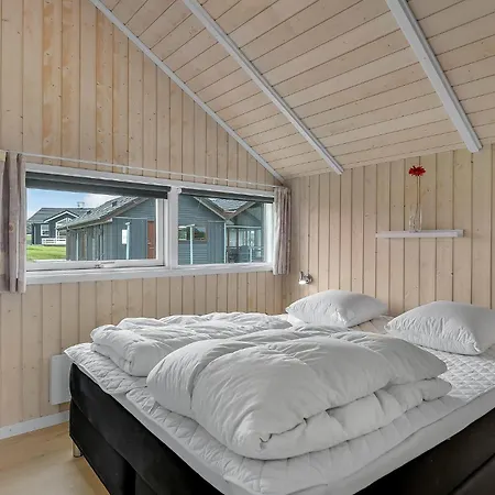 Holiday home Three-bedroom In