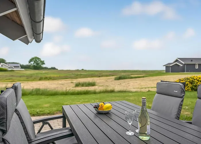 Three-bedroom In Holiday home *