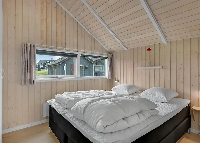 Holiday home Three-bedroom In